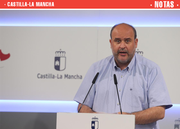El presidente García-Page firma los decretos de modificación de la estructura del Gobierno regional y de nombramiento de los nuevos miembros del Ejecutivo autonómico