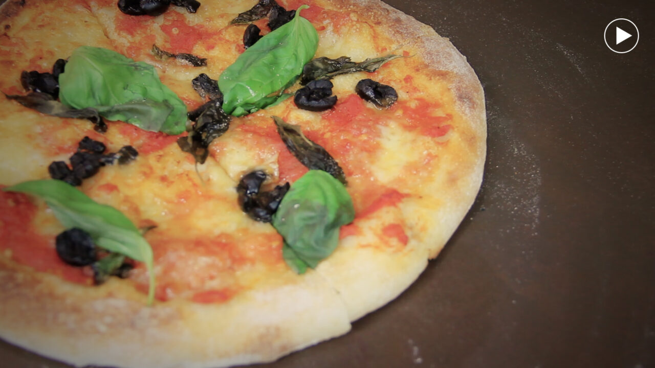 Una magnífica y sencilla receta de pizza para disfrutar y sorprender a los tuyos