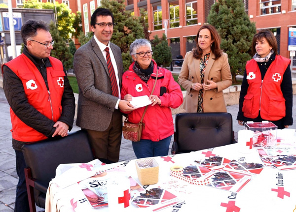 Caballero destaca la labor de sensibilización que hace Cruz Roja con respecto a los problemas sociales