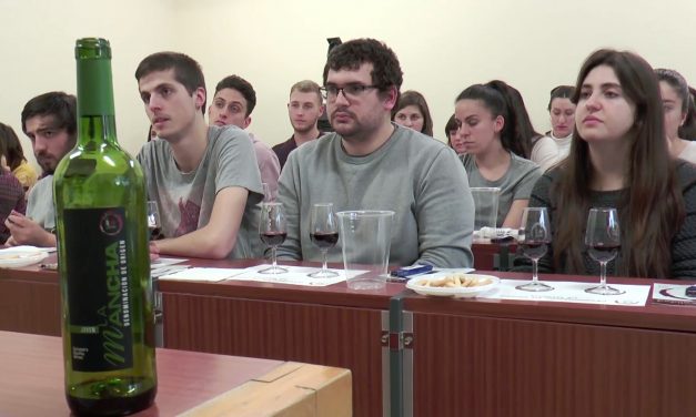Alumnos de Químicas en la Complutense, fascinados con el vino DO La Mancha