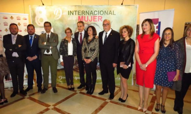 Manzanares celebra el Día de la Mujer en una Gala con un reconocimiento nacional al expresidente Zapatero
