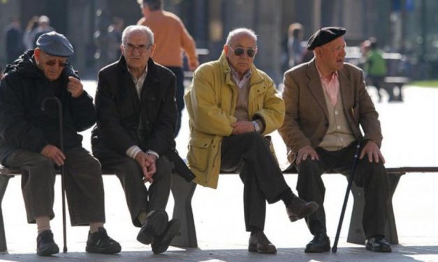 El PSOE de Manzanares recoge firmas para garantizar unas pensiones dignas