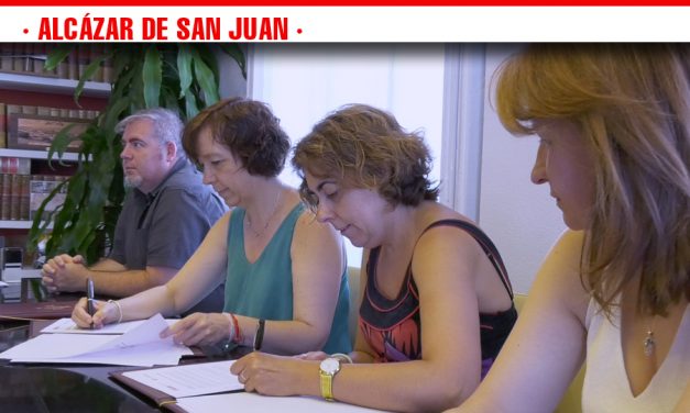 Cruz Roja Alcázar y el Ayuntamiento firman la prórroga del convenio de colaboración entre entidades