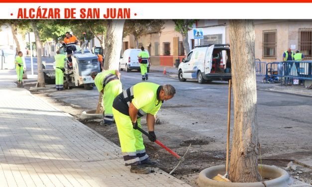 El III Plan de Pavimentación que supondrá una inversión de 50.000 euros da comienzo con el arreglo de la calle Antonio Castillo