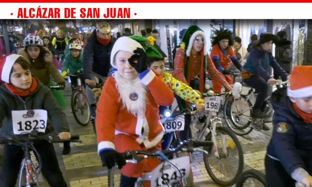 Divertidos disfraces desfilan por las calles de Alcázar de San Juan en la  Ciclalgata del Carnavalcázar 2018