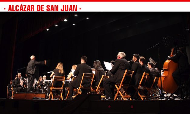 La Banda Sinfónica Santa Cecilia recibió en el Auditorio Municipal a sus seis nuevos educandos