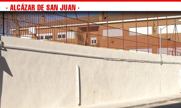 Finalizado el arreglo y adecentamiento del muro del CEIP Santa Clara ubicado en la calle Clavileño de Alcázar de San Juan