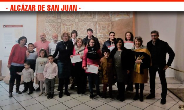 Entrega de los premios de Decoración Navideña del Ayuntamiento de Alcázar de San Juan a Comercios, Establecimientos Hosteleros y Barrios