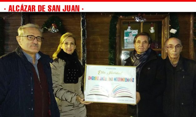 La Sociedad Cervantina de Alcázar entrega a la Asociación El Sosiego, los libros infantiles y juveniles recogidos en la campaña de Navidad