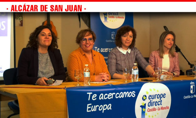 El  Ciclo de Diálogos Ciudadanos pone en valor la Unión Europea ante más de un centenar de estudiantes en Alcázar de San Juan