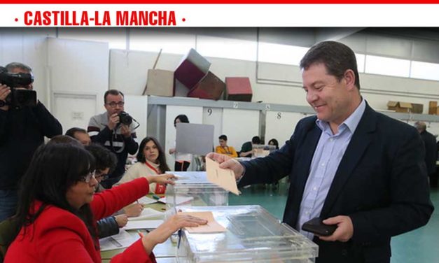 El secretario general del PSOE de Castilla-La Mancha, Emiliano García-Page insta a los ciudadanos a “aprovechar el día y acudir masivamente a votar para no tener que arrepentirse mañana de nada”