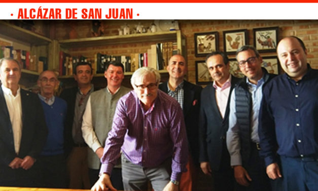 El profesor Carlos Mata Induráin, un verdadero influencer cultural, visita Alcázar de San Juan
