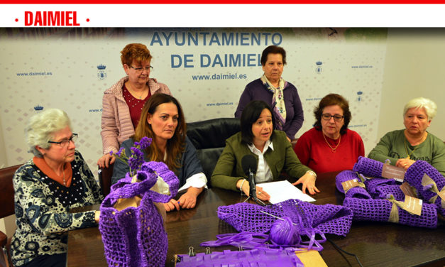A la venta las bolsas de ‘Mujeres creando valores solidarios’