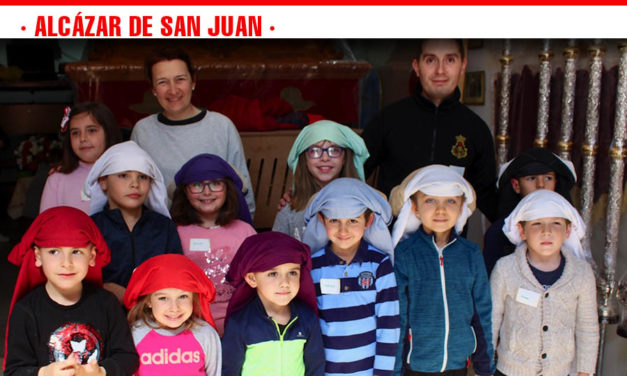 Cerca de 40 niños y niñas de Alcázar disfrutaron del taller cofrade infantil del Santo Entierro