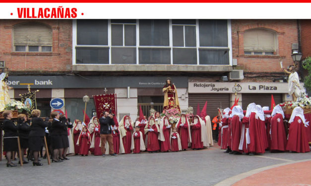 El tiempo da una tregua y permite procesionar al Resucitado por las calles de Villacañas