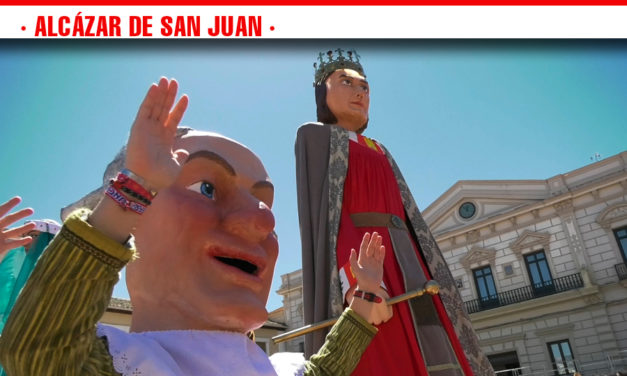 El IV Festival de Títeres de Alcázar de San Juan se vive en la calle junto a gran cantidad de niños y mayores