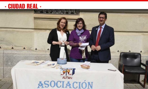 Caballero escucha las reinvindicaciones de la Asociación de Lupus de Castilla-La Mancha en el Día Mundial de esta enfermedad