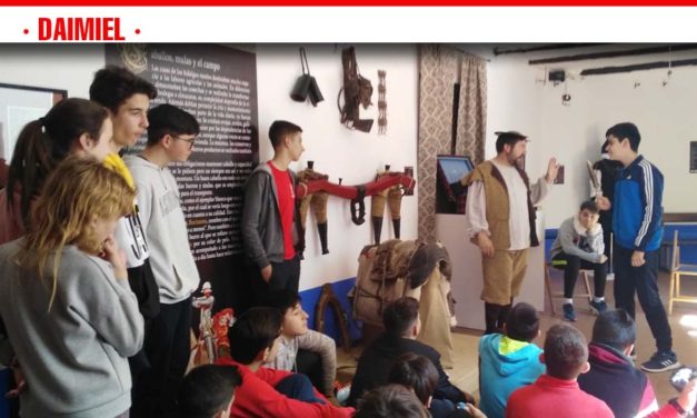 Más de 1.000 personas visitaron la exposición ‘Acuña, de hidalgo a Quijote’ en abril