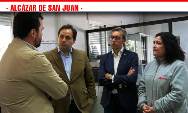 Paco Núñez visita Agrovin como muestra de apoyo al sector empresarial de Alcázar de San Juan y la comarca
