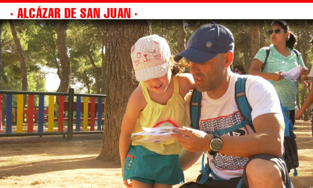Alrededor de 40 niños y niñas participan en la Gymkhana Medioambiental Familiar organizada en el Parque Alces de Alcázar de San Juan