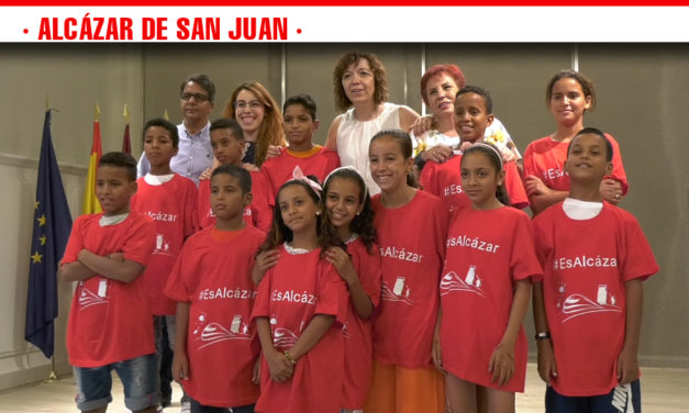 Trece niños saharauis ya disfrutan de su estancia en Alcázar de San Juan junto a sus familias de acogida