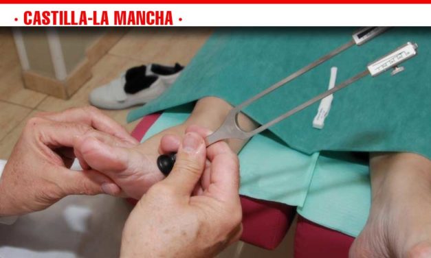 El Gobierno de Castilla-La Mancha financia casi 73.000 servicios de podología itinerante para personas mayores