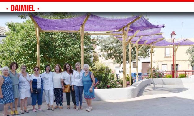 La Plaza María Cristina ya luce sus “Sombras de igualdad”