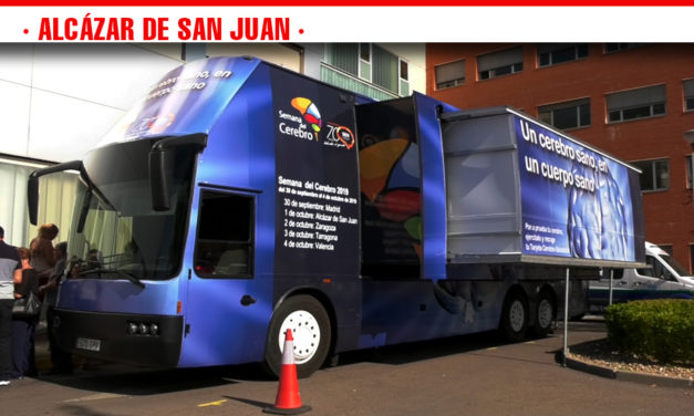 El autobús del cerebro que ayuda a la prevención y detección precoz de las anomalías neurológicas, permanecerá en Alcázar de San Juan hasta las 18:00