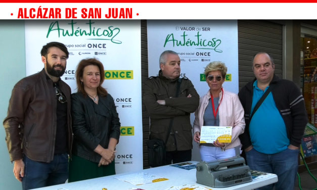 El Grupo Social ONCE finaliza la semana de actividades en  Alcázar de San Juan con el taller en la calle ‘Pon tu nombre en braille’