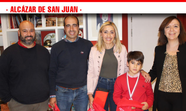 La alcaldesa reconoció al alcazareño Guillermo Martínez, el campeón de equitación más joven de la región