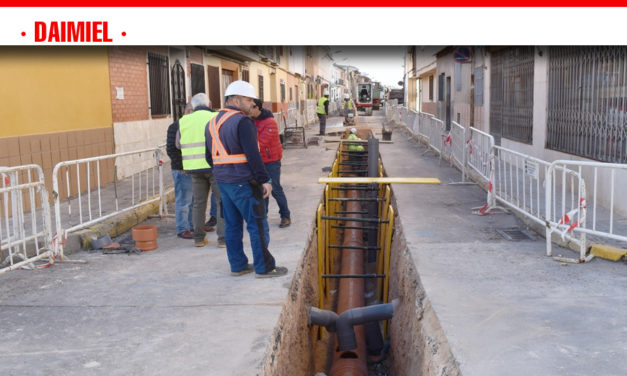 El Ayuntamiento acomete la renovación de la red de saneamiento en calle Triunfo