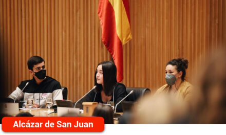 La alcazareña Vania Valencia intervino ante la Comisión de Derechos de la Infancia y la Adolescencia del Congreso de los Diputados
