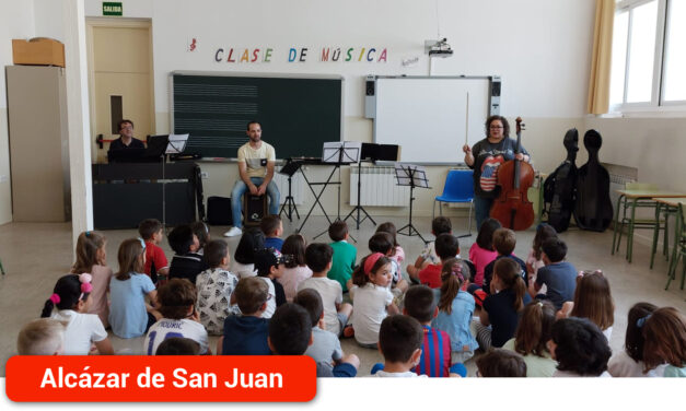 La Escuela Municipal de Música visita los colegios para fomentar la práctica de la actividad musical
