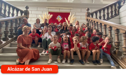 La alcaldesa recibe a escolares del CEIP Pablo Ruiz Picasso