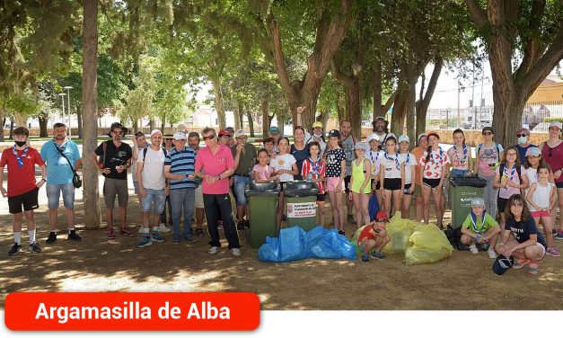 Residentes de la Vereda, usuarios de la Ludoteca, los Scouts Alba, entre muchos otros, participan en la campaña ‘1m2 contra la basuraleza’