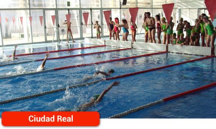 La Diputación financia con 40.000 euros escuelas de natación en los pueblos de la provincia
