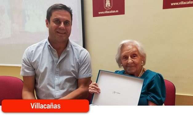 Homenaje a los mayores en especial a la centenaria Victoria Almendros Hernando
