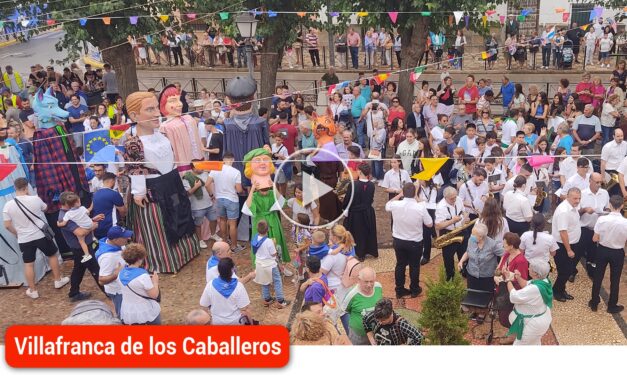 Pasacalles y chupinazo para dar comienzo a la Feria y Fiestas 2022