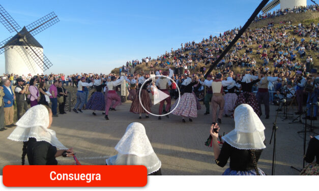 Cientos de personas asisten al teatro, molienda y folklore en las Jornadas del Azafrán