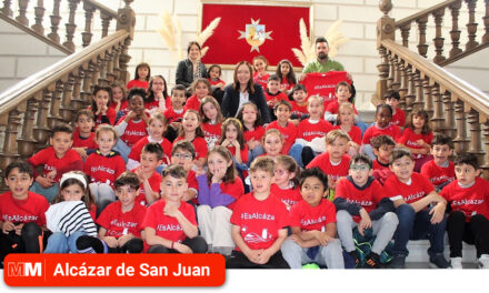 La alcaldesa recibe a un grupo de escolares del CEIP Jesús Ruiz