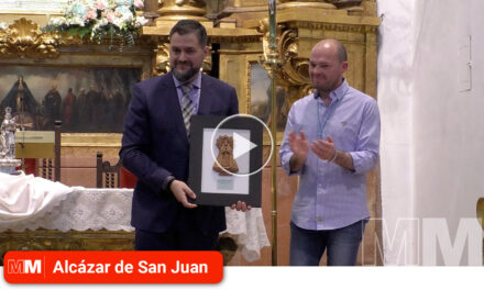 Lucas Salcedo pidió licencia a la Virgen del Rosario para cantar los mayos