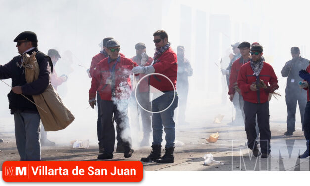 La pólvora inunda las calles de Villarta de San Juan para celebrar el día grande de Las Paces