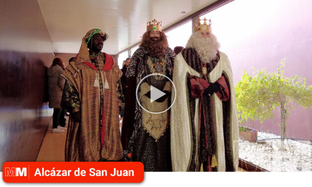 Los Reyes Magos han visitado las residencias y el hospital para llevar la ilusión también a los más mayores