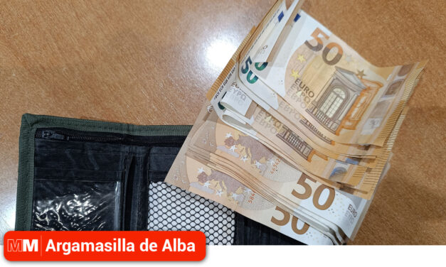 Un vecino devuelve una cartera con 860 euros