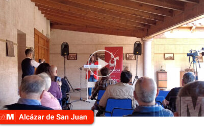 El patio de la DO La Mancha se convierte en púlpito para dar voz al Quijote