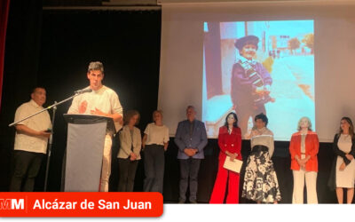 Salvador Samper recibe el galardón «Sergio Estévez» en la X edición de Mundart Madrid 2024