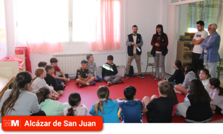 Antonio Moreno visita el Taller de Animación a la Lectura en el CEIP Gloria Fuertes