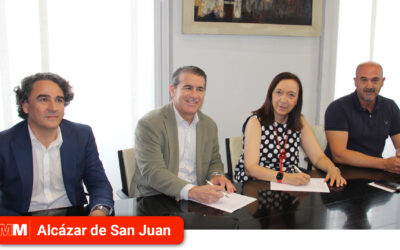 La alcaldesa Rosa Melchor firma el contrato de Limpieza Viaria con OHL Servicios Ingesan