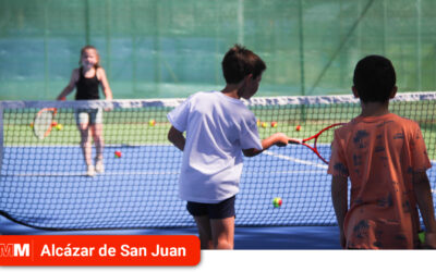Comienza el Campus de Tenis y Pádel organizado por el Instituto Municipal de Deportes